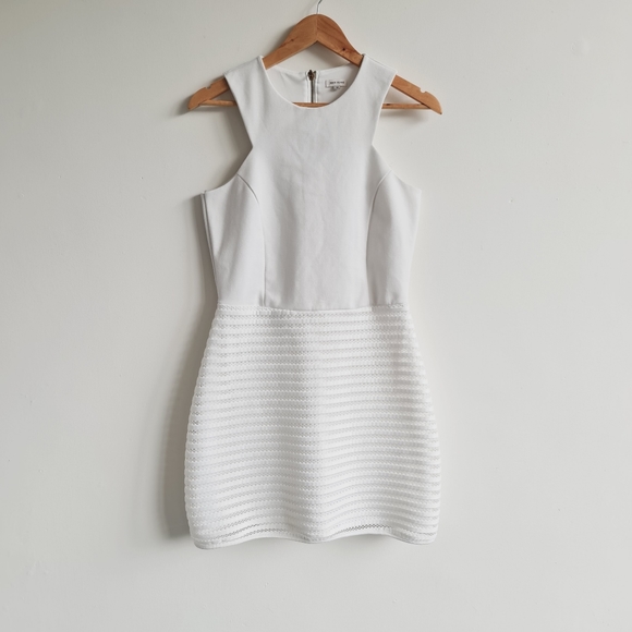 River Island Dresses & Skirts - River Island White Sleeveless Dress UK 14 Zip Lined